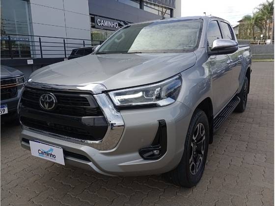 TOYOTA HILUX 2.8 D-4D TURBO DIESEL CD SRX 4X4 AUTOMÁTICO TOYOTA HILUX 2.8 D-4D TURBO DIESEL CD SRX 4X4 AUTOMÁTICO